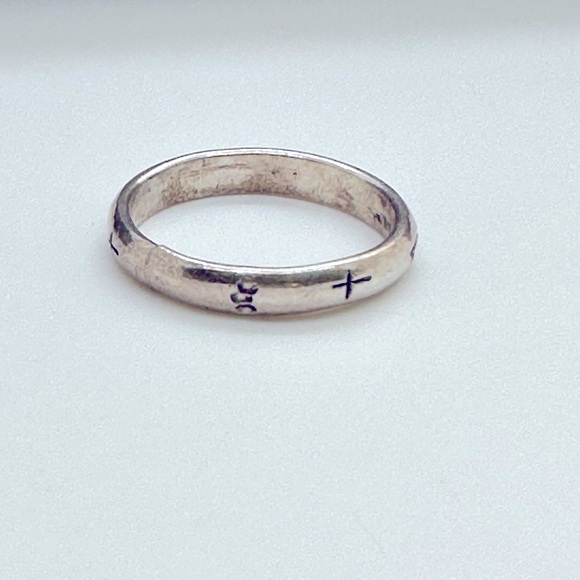 Vintage Silver Symbol Dainty Ring - Picture 5 of 8